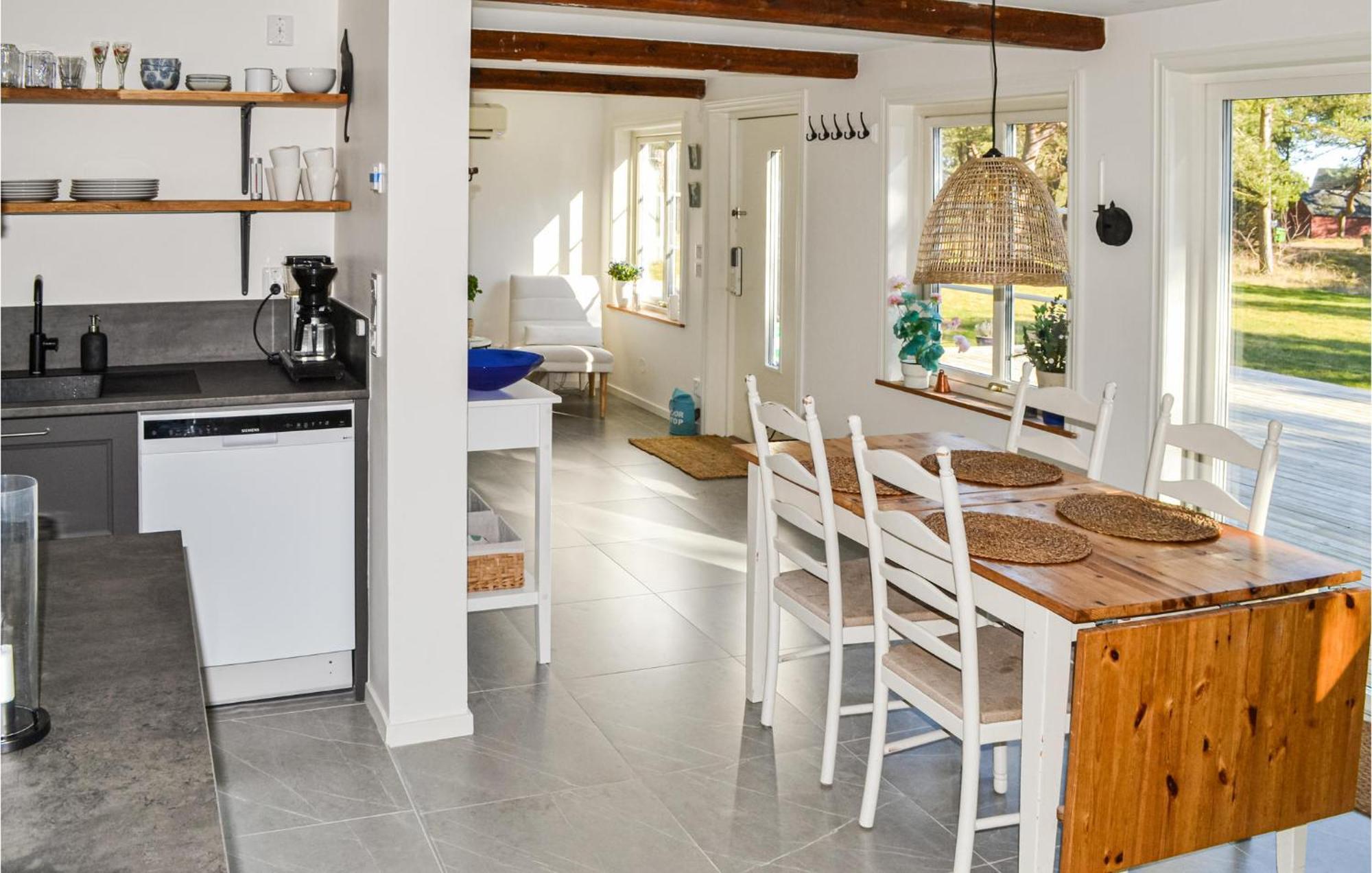 Gorgeous Home In Borrby With Wifi Zewnętrze zdjęcie